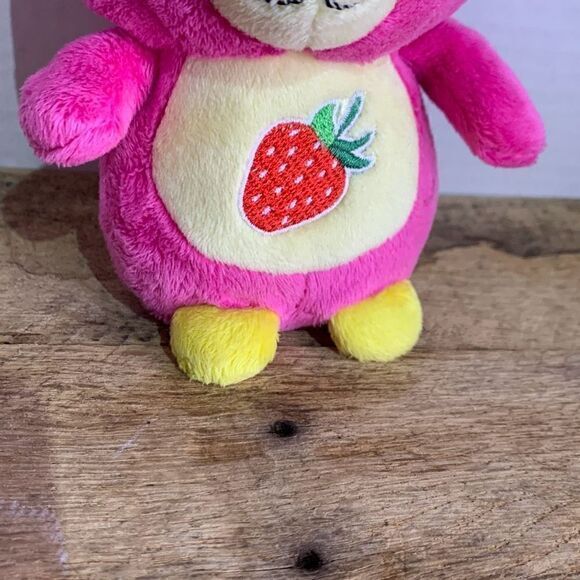 RARE Russ YUMMY PEEPERS “Berry Bunny” Scratch N Sniff  Strawberry Scent Toy - Picture 2 of 7
